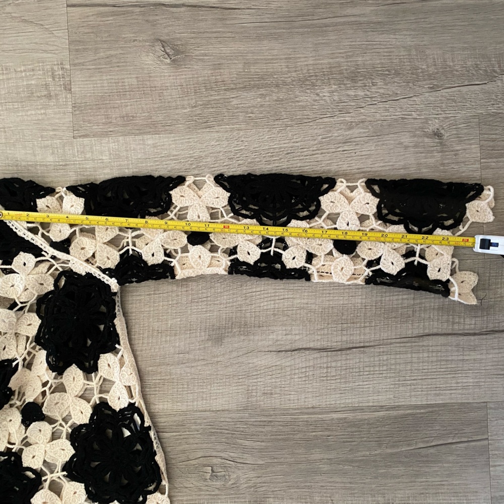 Cloth By Design Black Ivory Crochet Floral Bell Sleeve Top Hippie Boho - Sz S - Picture 8 of 9